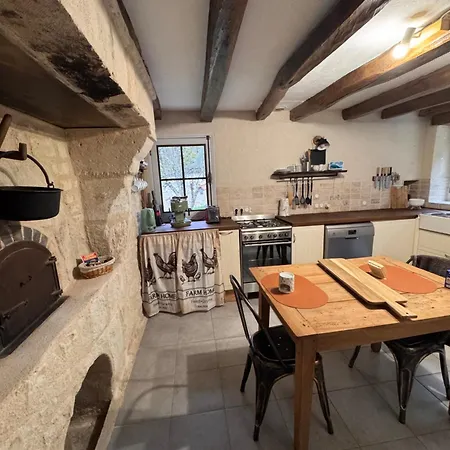 La De La Tour Bed and Breakfast