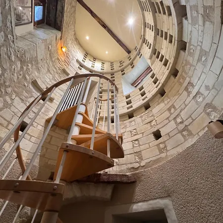 La De La Tour Couette-café Colombiers (Vienne)